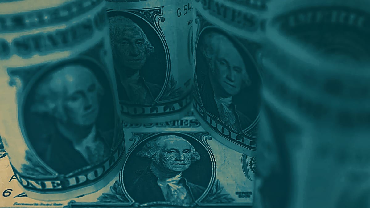 Dollar Approaches 52-Week High as Euro Falls to 17-Month Low