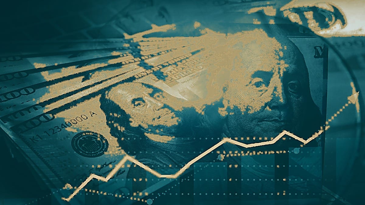 Dollar Strengthens as Fed Tightening Reshapes Global Currency Markets
